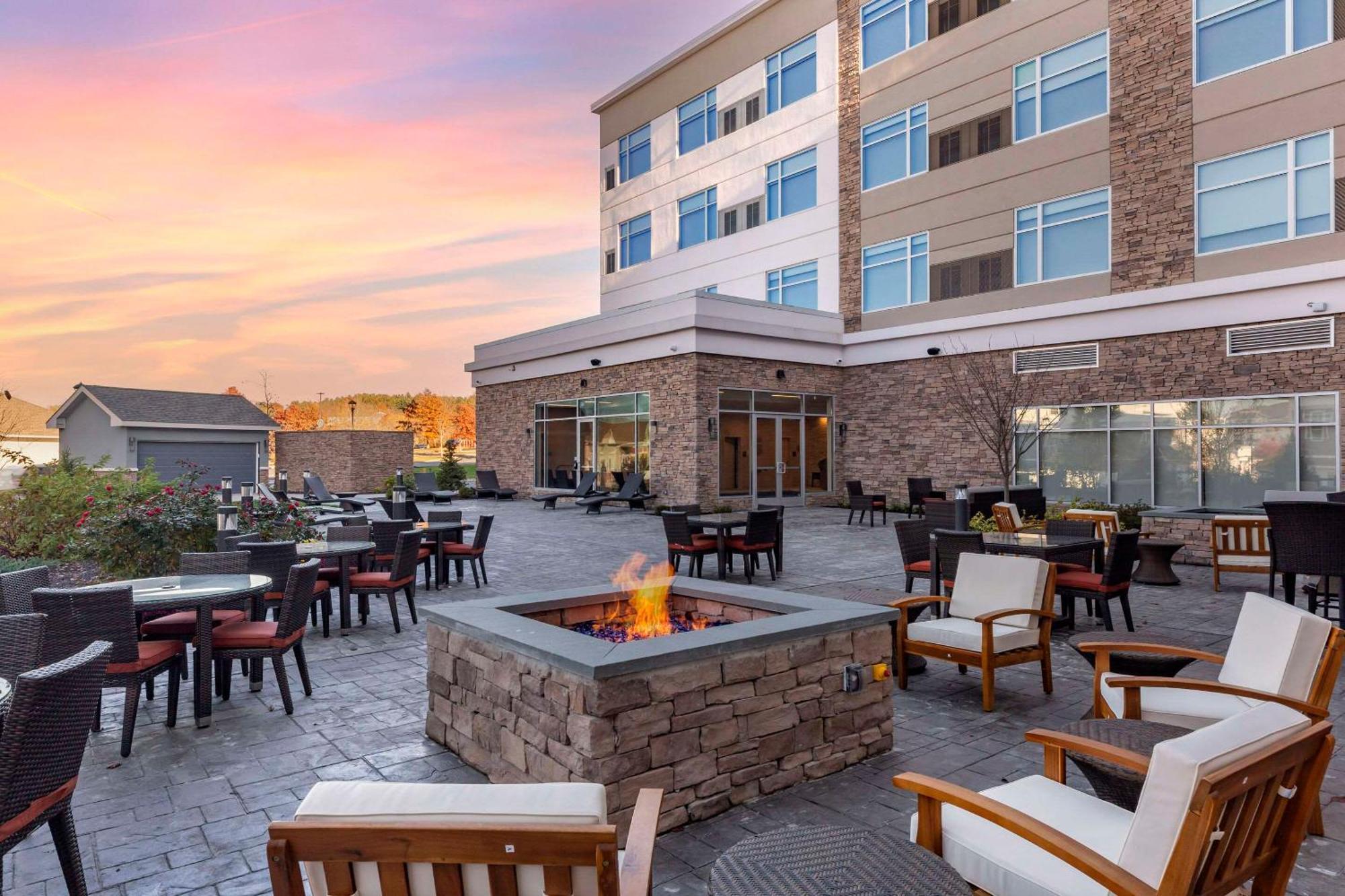 Cambria Hotel Manchester South Windsor Zewnętrze zdjęcie